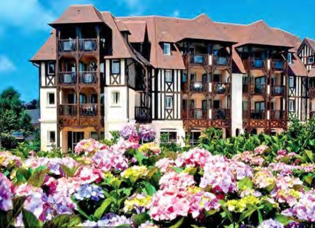 Le Cosy Residence Du Golf โดวีลล์ ภายนอก รูปภาพ
